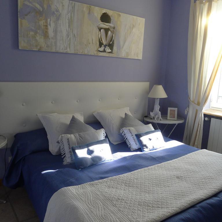 Domaine De La Manse Hotel Villeneuve de Berg Ruang foto